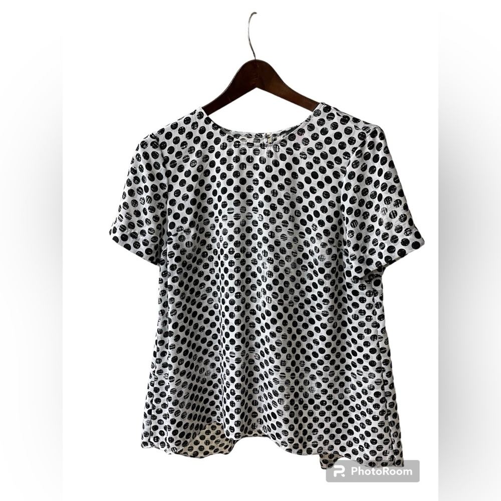 Vince Camuto  Short Sleeved hi- low flared top